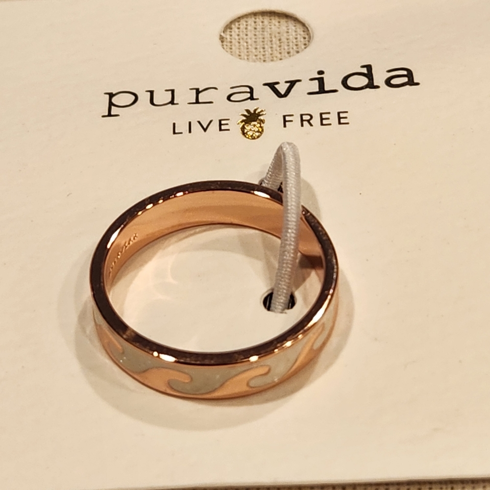 NWT Reversable Enamel Wave Ring